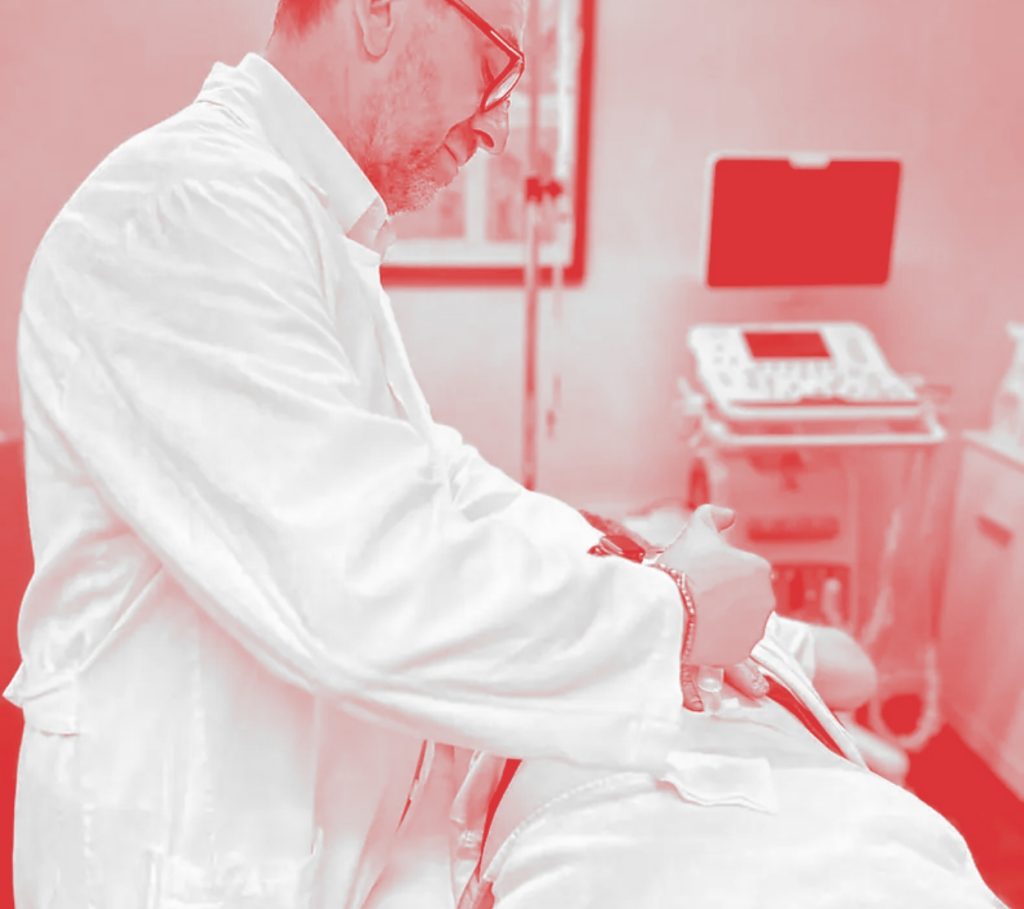 Trattamento di ozonoterapia su un paziente