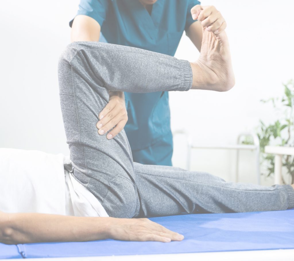 Esercizi di fisiokinesiterapia con un fisioterapista